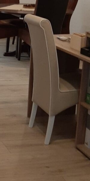 Scaun lemn masiv si tapiterie piele sintetica.